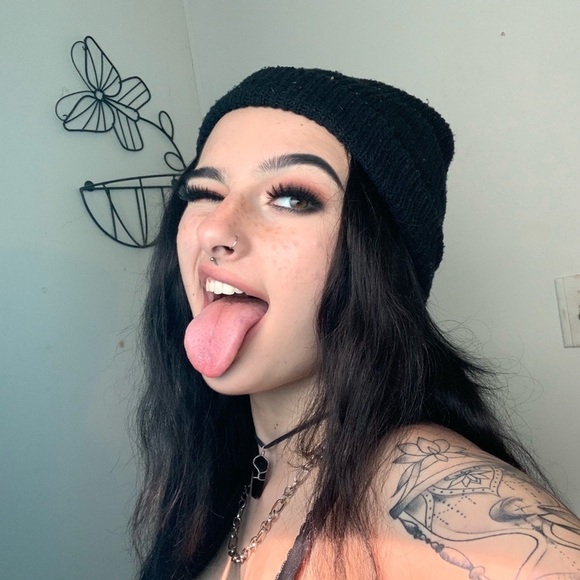 Meet your Posher, Kassie - Picture 1 of 1